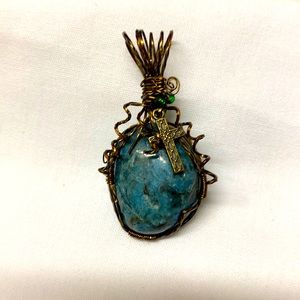 Wire wrapped stone pendant EUC